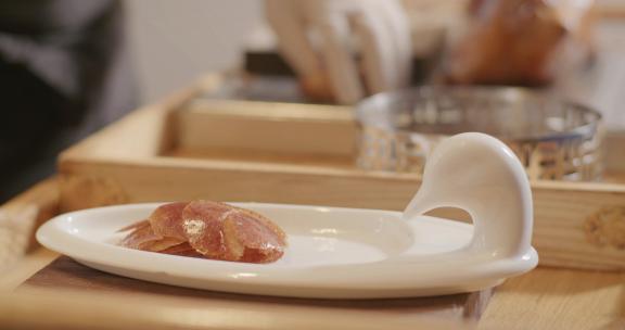高档餐厅厨师片北京烤鸭及摆盘