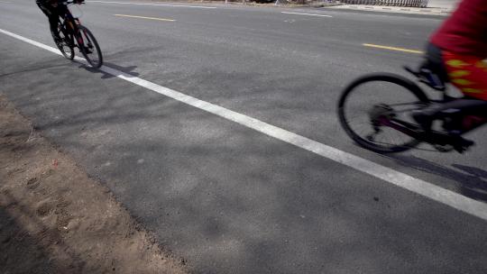 公路骑行骑单车道路自行车骑车视频素材模板下载