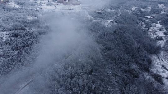 航拍山脉山川雾凇雪景白茫茫雪地