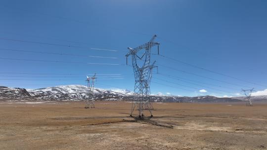 西藏超高压电力输送电塔航拍视频素材模板下载