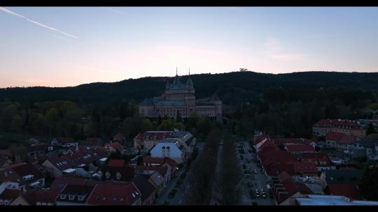 斯洛伐克博伊尼斯城堡的鸟瞰图-日落