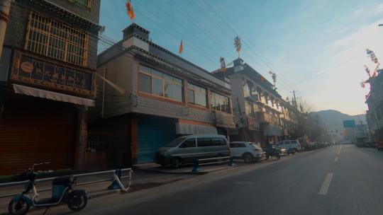 西藏旅游风光车窗外日喀则街头黄昏