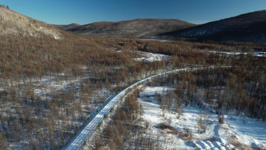 原创 内蒙古大兴安岭雪原森林公路航拍风光