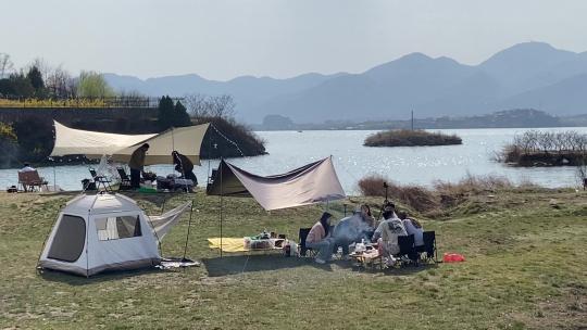 济南莱芜雪野水库，夏季露营野餐烧烤