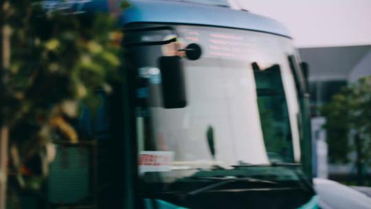 公交车行驶画面视频素材模板下载