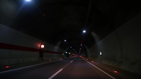 隧道和隧道里的灯光