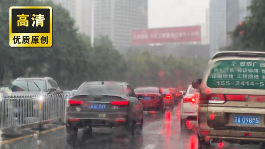 街道雨天行车驾驶车辆雨天行人在马路上行走