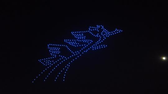 跨年夜晚无人机秀表演飞仙构图图案实拍视频