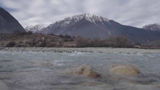 西藏林芝地区河流山峦地拍709