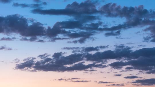 夕阳晚霞的天空