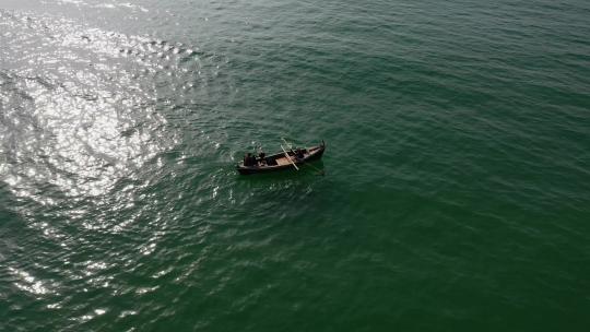 航拍水上小木船视频素材模板下载
