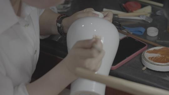 景德镇陶瓷手绘手艺人视频素材模板下载