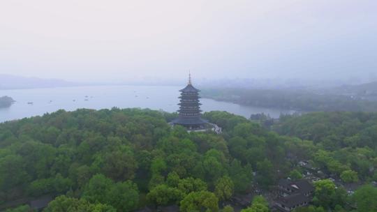 4k航拍浙江杭州西湖雨中雷峰塔