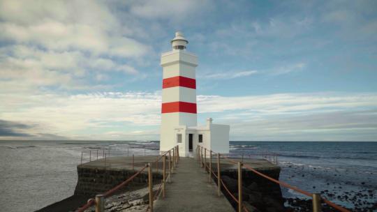 冰岛海岸的加乌尔老灯塔