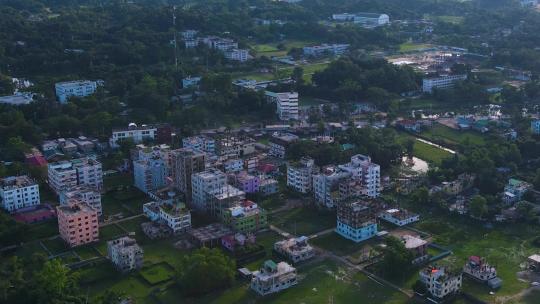 下午无人机飞过Sylhet的公寓楼