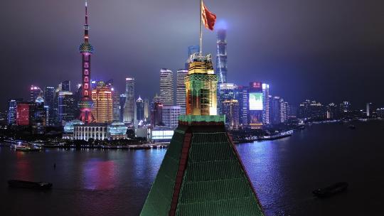 4K航拍上海和平饭店绿尖顶 外滩夜景视频素材模板下载