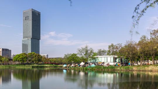 上海嘉定新城高楼和帐篷湖边露营延时4K视频素材模板下载