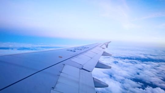 4K高帧率乘坐飞机观看蓝天白云