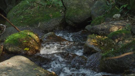 山涧流水小河溪流阳光大山水资源