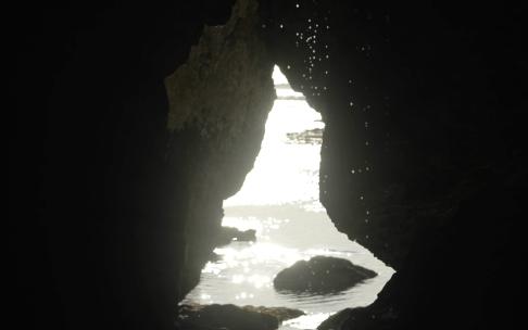 巴厘岛洞穴滴水