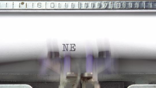老式打字机打字的特写视频素材模板下载