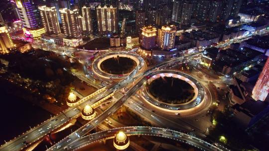 中国哈尔滨松花江公路大桥夜景航拍