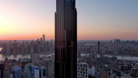 城市航拍日出阳光照射过布鲁克林塔摩天大楼