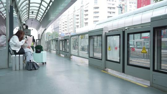 连云港BRT公交车站视频素材模板下载