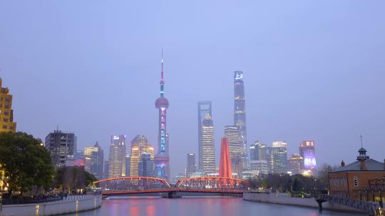 上海苏州河外白渡桥陆家嘴傍晚夜景4K视频素材模板下载