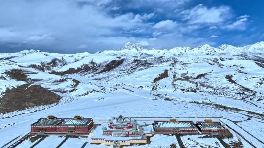 清航拍川西高原雪山寺庙