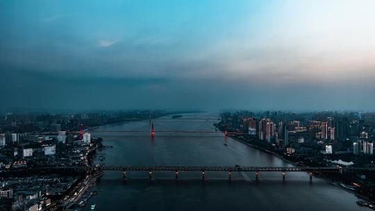 武汉长江大桥日转夜延时摄影