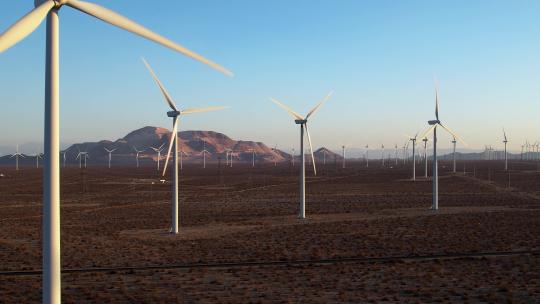 沙漠的风力涡轮机