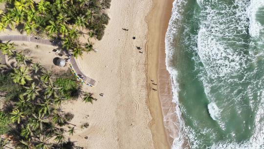 俯瞰大海边海滩海浪拍打沙滩航拍