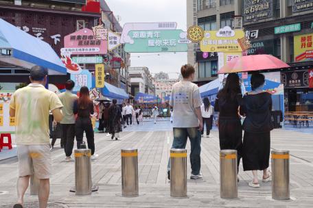 实拍延时椒江耀达路文创小吃集市