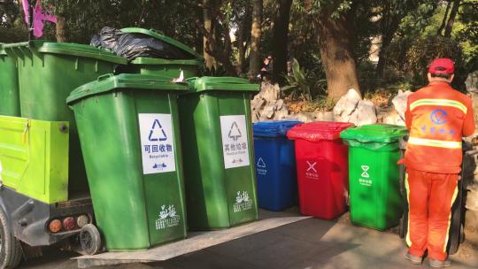 城市环卫保洁工人搬运垃圾劳动4k环保素材