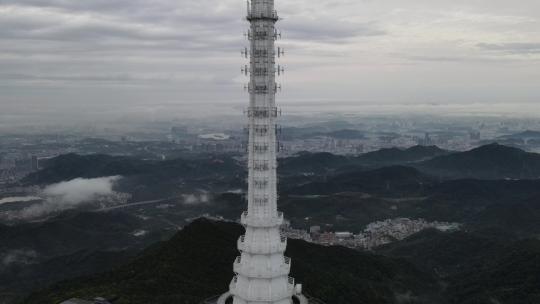 航拍深圳梧桐山云海