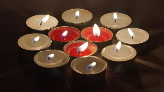 点燃的蜡烛 祭奠 清明节 祈福视频素材模板下载