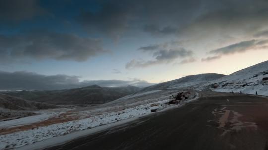 西藏旅游风光318国道清晨雪山视频素材模板下载