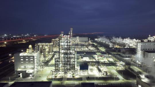 石油炼化工厂航拍夜景