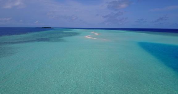 海滩和蓝色海水