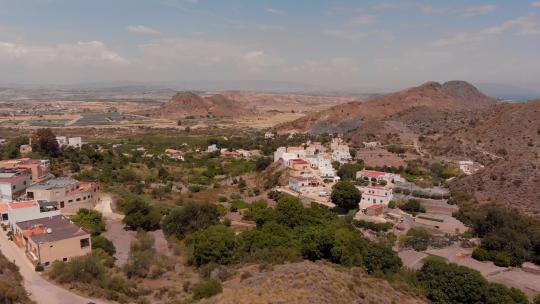 白天的白色村庄Mojácar。空中拍摄。视频素材模板下载