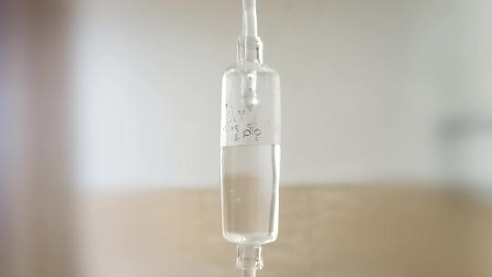 输液打点滴吊瓶打吊针