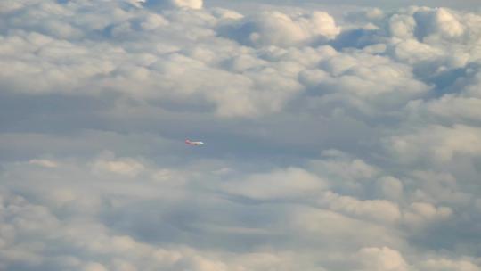 重庆云层之上飞行的航空公司航班视频素材模板下载