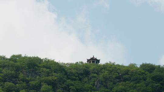 山顶寺庙凉亭蓝天白云烟雾缭绕