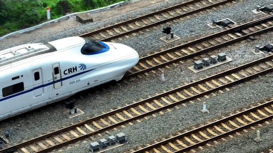 航拍高速行驶中的现代交通工具动车高铁列车