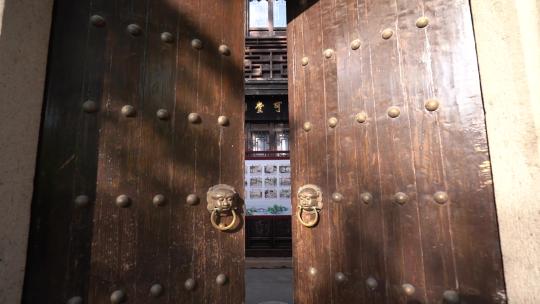 古镇古街古朴大门