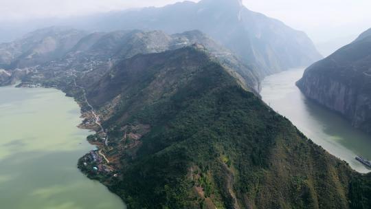 重庆奉节瞿塘峡的全景