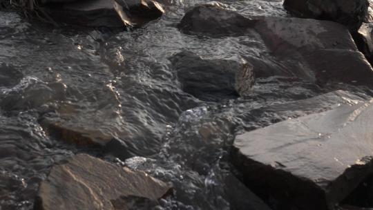 石缝中的溪流【慢动作】视频素材模板下载
