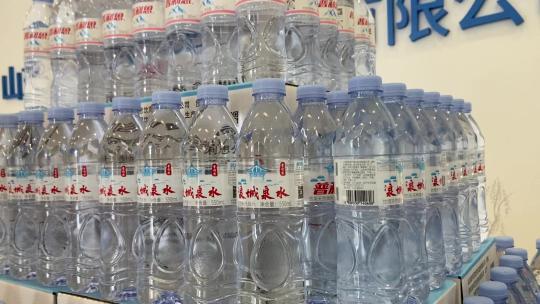 济南普利思饮用水生产车间，瓶装水生产线