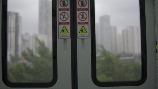 重庆轻轨地铁列车2号线航行风景大溪沟站视频素材模板下载